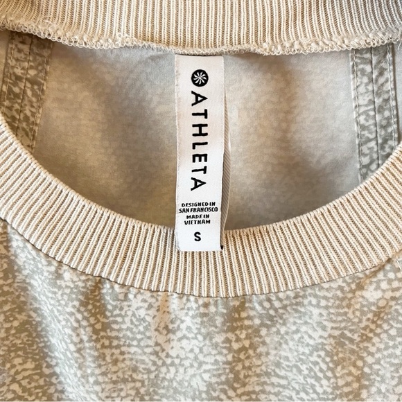 Athleta Zephyr Refined Gray White Snake Print Sleeveless Shirt Tank Size Small - Picture 5 of 10